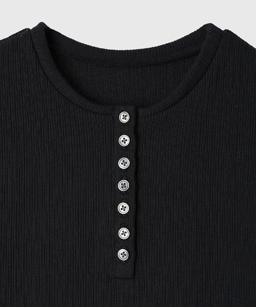 CREDONA(クレドナ)の「SLEEVE LESS SLEEPING HENLY SHIRT/スリーブレススリーピングヘンリーシャツ(Tシャツ/カットソー・レディース・ブラック/ライトベージュ・FREE)」の16枚目の写真