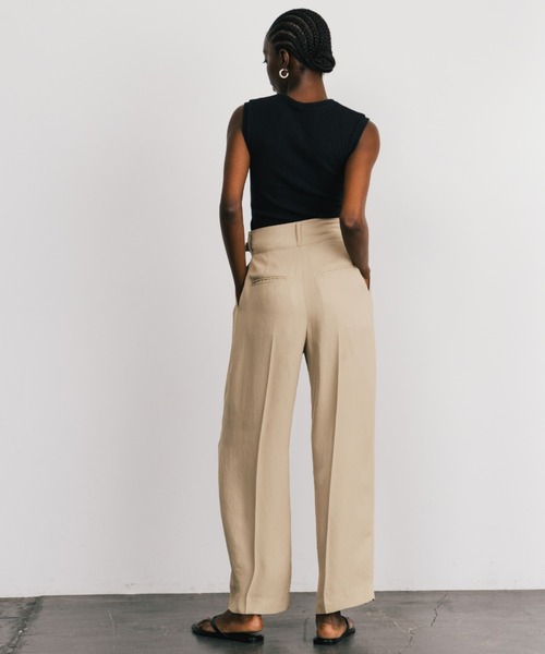 CREDONA(クレドナ)の「SLEEVE LESS SLEEPING HENLY SHIRT/スリーブレススリーピングヘンリーシャツ(Tシャツ/カットソー・レディース・ブラック/ライトベージュ・FREE)」の19枚目の写真