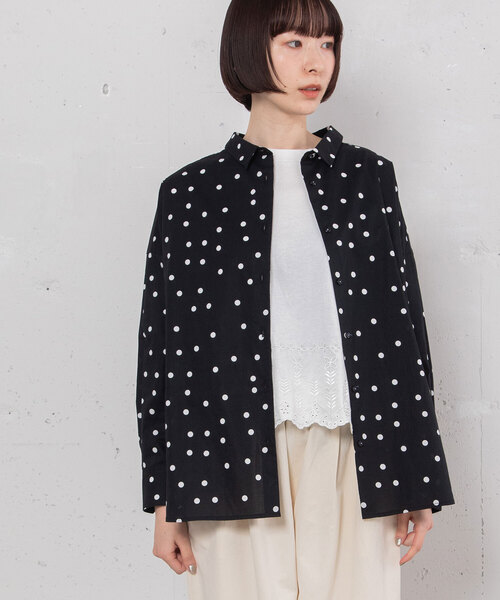POU DOU DOU（プードゥドゥ）の「ランダムドットプリントバックタックシャツ（シャツ/ブラウス・レディース・スミクロ/ネイビー・M）」の12枚目の写真