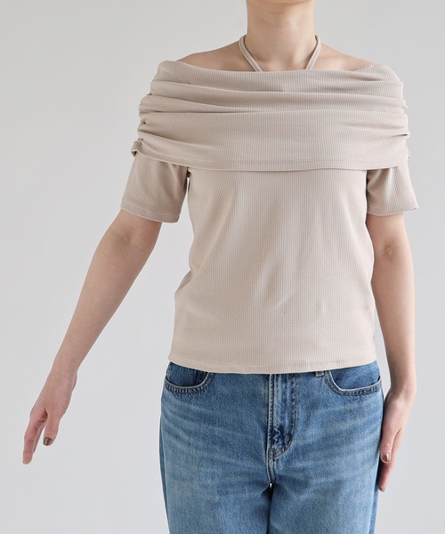 Freesia by andme(フリージアバイアンドミー)の「テレコリブ2wayオフショル半袖トップス(Tシャツ/カットソー・レディース・オフホワイト/ブラック/グレイッシュベージュ・M)」の10枚目の写真