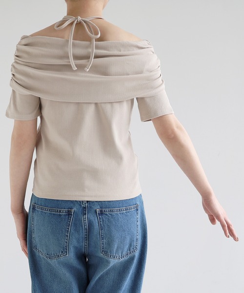 Freesia by andme(フリージアバイアンドミー)の「テレコリブ2wayオフショル半袖トップス(Tシャツ/カットソー・レディース・オフホワイト/ブラック/グレイッシュベージュ・M)」の12枚目の写真