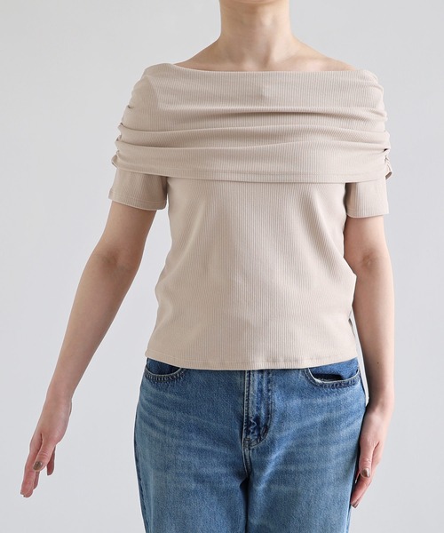 Freesia by andme(フリージアバイアンドミー)の「テレコリブ2wayオフショル半袖トップス(Tシャツ/カットソー・レディース・オフホワイト/ブラック/グレイッシュベージュ・M)」の13枚目の写真