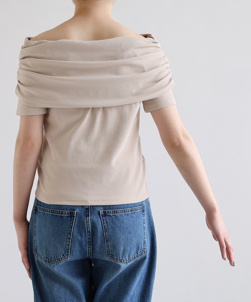 Freesia by andme(フリージアバイアンドミー)の「テレコリブ2wayオフショル半袖トップス(Tシャツ/カットソー・レディース・オフホワイト/ブラック/グレイッシュベージュ・M)」の15枚目の写真