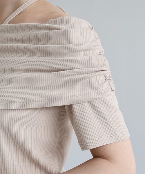 Freesia by andme(フリージアバイアンドミー)の「テレコリブ2wayオフショル半袖トップス(Tシャツ/カットソー・レディース・オフホワイト/ブラック/グレイッシュベージュ・M)」の21枚目の写真