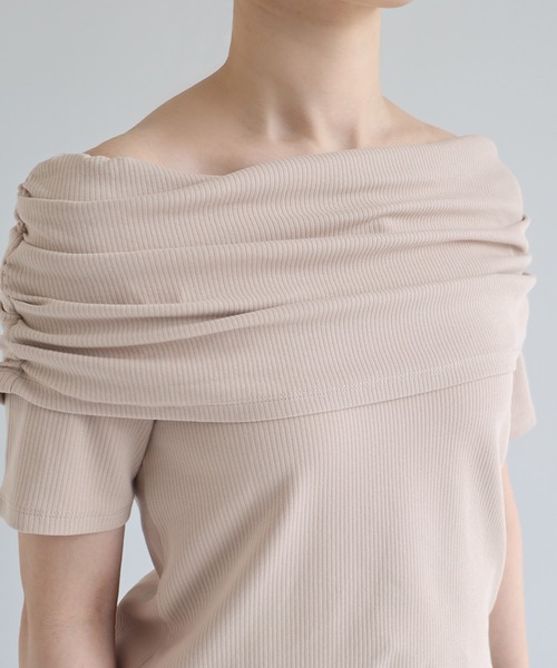 Freesia by andme(フリージアバイアンドミー)の「テレコリブ2wayオフショル半袖トップス(Tシャツ/カットソー・レディース・オフホワイト/ブラック/グレイッシュベージュ・M)」の17枚目の写真