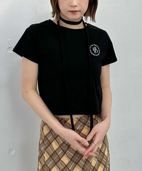 archives(アルシーヴ)の「チョーカー付刺繍チビTee(Tシャツ/カットソー・レディース・ピンク/ブラック/オフホワイト・MEDIUM)」の2枚目の写真