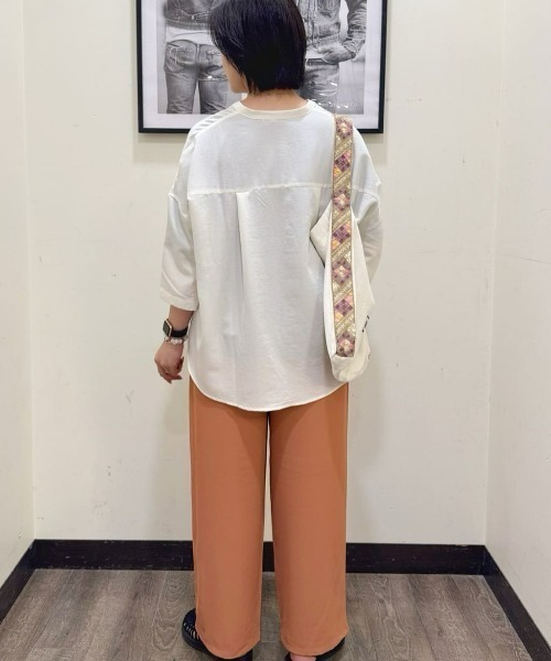 Right-on(ライトオン)の「HONEYSUCKLE ROSE(ハニーサックルローズ)【レディース】フィブリルサテンシャツ(シャツ/ブラウス・レディース・ブラック/オフホワイト/オレンジ・L/M)」の10枚目の写真