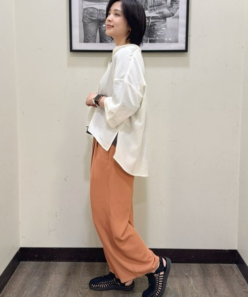 Right-on(ライトオン)の「HONEYSUCKLE ROSE(ハニーサックルローズ)【レディース】フィブリルサテンシャツ(シャツ/ブラウス・レディース・ブラック/オフホワイト/オレンジ・L/M)」の11枚目の写真