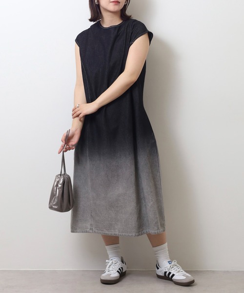 Anna Nicola(アンナニコラ)の「Anna Nicola グラデーションデニムワンピース(ワンピース・レディース・ブラック/インディゴブルー・38)」の2枚目の写真
