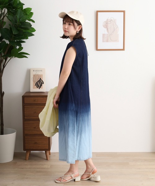 Anna Nicola(アンナニコラ)の「Anna Nicola グラデーションデニムワンピース(ワンピース・レディース・ブラック/インディゴブルー・38)」の3枚目の写真