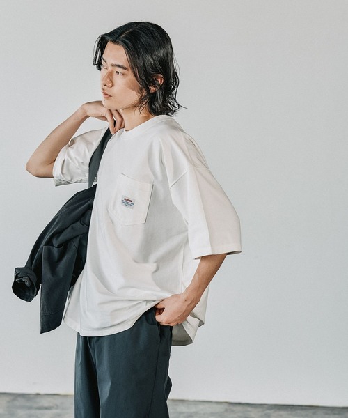 BAYFLOW(ベイフロー)の「【接触冷感・吸水速乾】クールタッチピグメント半袖Tシャツ(Tシャツ/カットソー・メンズ・チャコールグレー/オフホワイト/ブラウン/ブルーグリーン・LARGE/MEDIUM)」の2枚目の写真