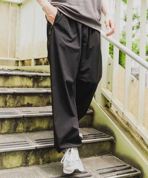 ITEMS URBANRESEARCH（アイテムズ アーバンリサーチ）の「ナイロンストレッチイージーパンツ（その他パンツ・メンズ・ベージュ/カーキ/ブラック・MEDIUM/LARGE）」の2枚目の写真