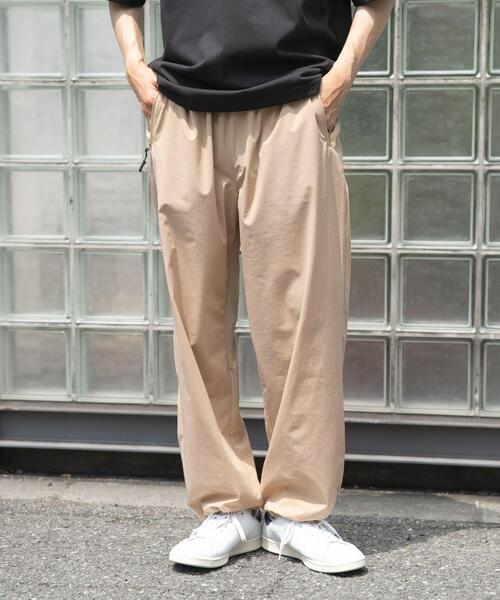 ITEMS URBANRESEARCH（アイテムズ アーバンリサーチ）の「ナイロンストレッチイージーパンツ（その他パンツ・メンズ・ベージュ/カーキ/ブラック・MEDIUM/LARGE）」の4枚目の写真