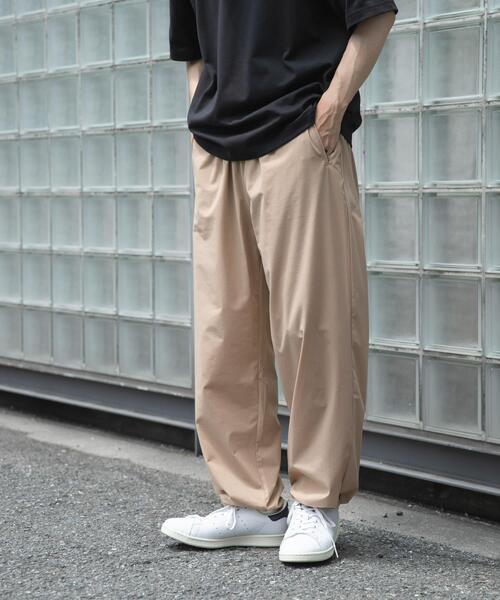 ITEMS URBANRESEARCH（アイテムズ アーバンリサーチ）の「ナイロンストレッチイージーパンツ（その他パンツ・メンズ・ベージュ/カーキ/ブラック・MEDIUM/LARGE）」の5枚目の写真