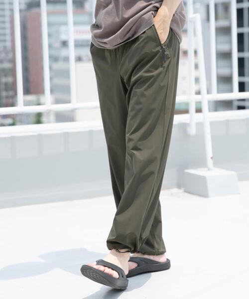 ITEMS URBANRESEARCH（アイテムズ アーバンリサーチ）の「ナイロンストレッチイージーパンツ（その他パンツ・メンズ・ベージュ/カーキ/ブラック・MEDIUM/LARGE）」の15枚目の写真