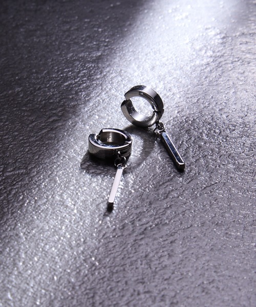 ADRER（アドラー）の「surgical stainless rod ear cuff / サージカルステンレス ロッドイヤーカフ（イヤーカフ・メンズ・シルバー系2/シルバー系1/シルバー系3・FREE）」の6枚目の写真