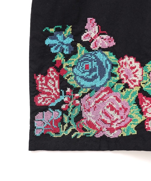 ROSE BUD（ローズバッド）の「FLOWER EMBROIDARY SHIRT（シャツ/ブラウス・レディース・ブラック/ホワイト・ONE SIZE）」の9枚目の写真