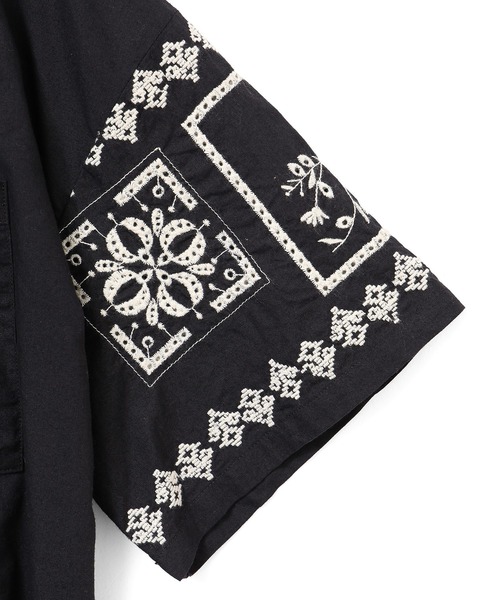 ROSE BUD（ローズバッド）の「FLOWER EMBROIDARY SHIRT（シャツ/ブラウス・レディース・ブラック/ホワイト・ONE SIZE）」の10枚目の写真