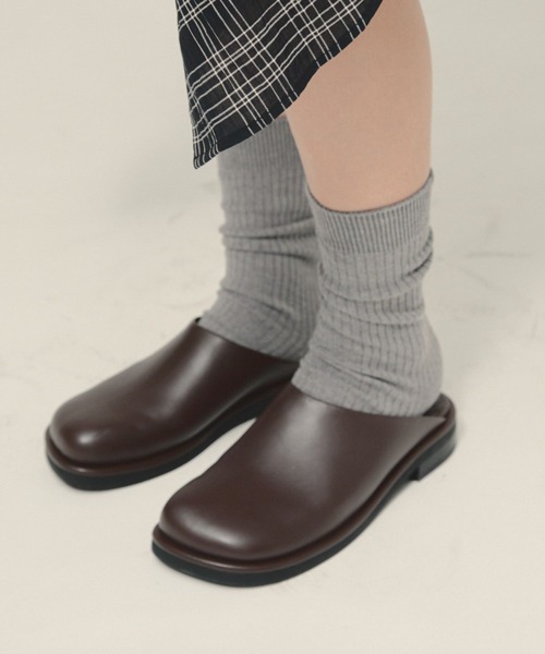 eL（エル）の「【eL】Clogs Mules/575297（サンダル・レディース・ブラウン/ブラック・MEDIUM/LARGE）」の2枚目の写真