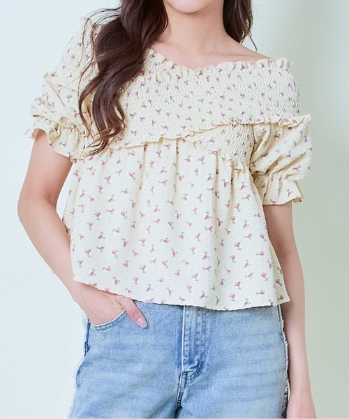 GORGE（ゴージ）の「《花柄×クロスネック》レディース オフショルブラウス フリル袖 春夏（Tシャツ/カットソー・レディース・ベージュ/アイボリー/ブラック・F）」の2枚目の写真
