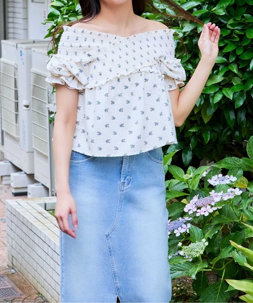 GORGE（ゴージ）の「《花柄×クロスネック》レディース オフショルブラウス フリル袖 春夏（Tシャツ/カットソー・レディース・ベージュ/アイボリー/ブラック・F）」の4枚目の写真