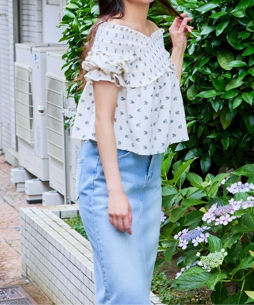 GORGE（ゴージ）の「《花柄×クロスネック》レディース オフショルブラウス フリル袖 春夏（Tシャツ/カットソー・レディース・ベージュ/アイボリー/ブラック・F）」の5枚目の写真