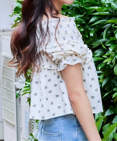 GORGE（ゴージ）の「《花柄×クロスネック》レディース オフショルブラウス フリル袖 春夏（Tシャツ/カットソー・レディース・ベージュ/アイボリー/ブラック・F）」の6枚目の写真