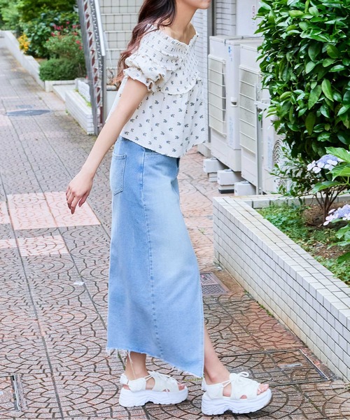 GORGE（ゴージ）の「《花柄×クロスネック》レディース オフショルブラウス フリル袖 春夏（Tシャツ/カットソー・レディース・ベージュ/アイボリー/ブラック・F）」の7枚目の写真