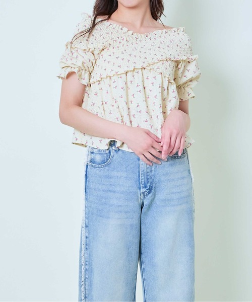 GORGE（ゴージ）の「《花柄×クロスネック》レディース オフショルブラウス フリル袖 春夏（Tシャツ/カットソー・レディース・ベージュ/アイボリー/ブラック・F）」の14枚目の写真