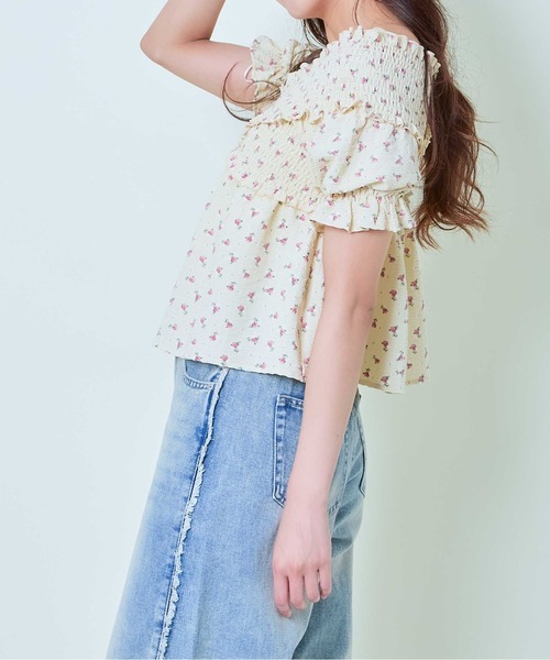 GORGE（ゴージ）の「《花柄×クロスネック》レディース オフショルブラウス フリル袖 春夏（Tシャツ/カットソー・レディース・ベージュ/アイボリー/ブラック・F）」の15枚目の写真