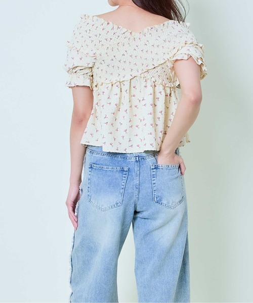 GORGE（ゴージ）の「《花柄×クロスネック》レディース オフショルブラウス フリル袖 春夏（Tシャツ/カットソー・レディース・ベージュ/アイボリー/ブラック・F）」の17枚目の写真