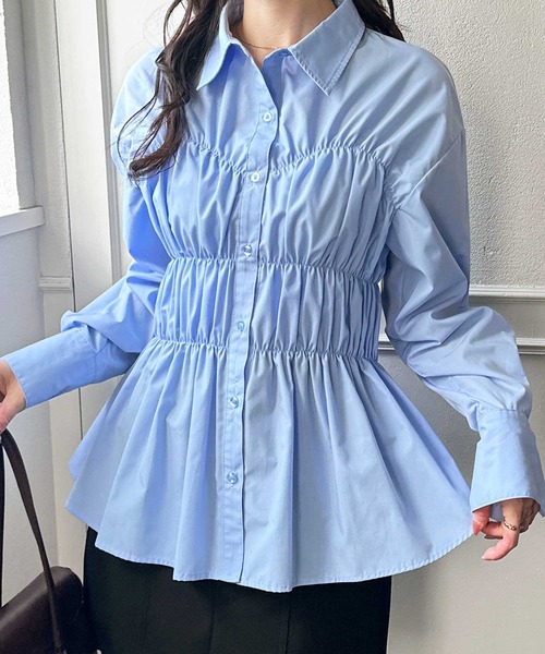 GeeRA(ジーラ)の「ビスチェ見えペプラム裾シャーリングシャツ(シャツ/ブラウス・レディース・オフホワイト/ブルー/ブラック・MEDIUM/LARGE)」の1枚目の写真