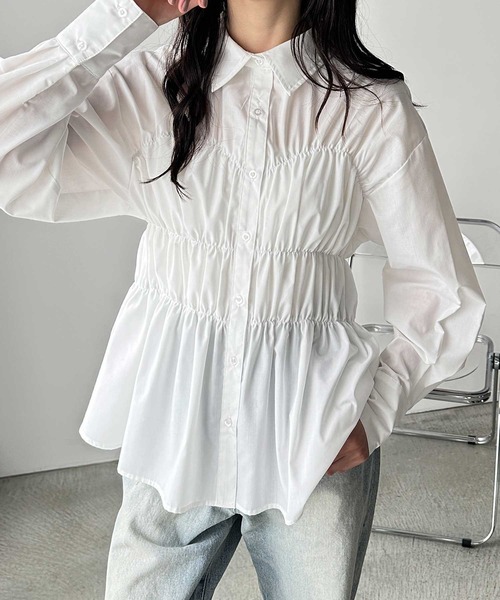 GeeRA(ジーラ)の「ビスチェ見えペプラム裾シャーリングシャツ(シャツ/ブラウス・レディース・オフホワイト/ブルー/ブラック・MEDIUM/LARGE)」の5枚目の写真