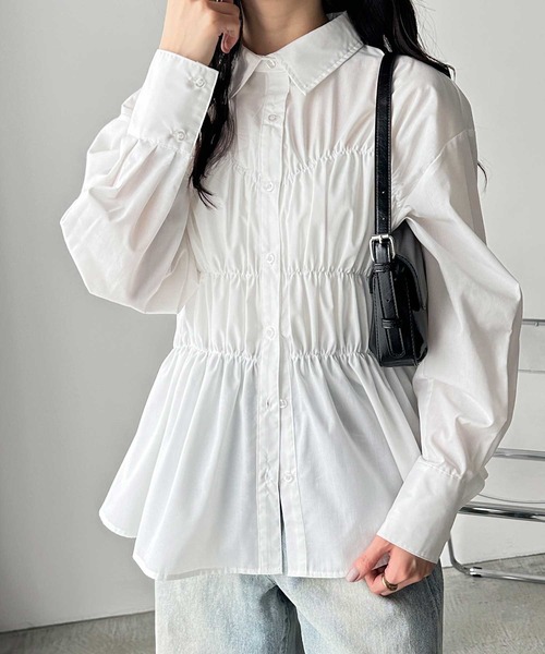 GeeRA(ジーラ)の「ビスチェ見えペプラム裾シャーリングシャツ(シャツ/ブラウス・レディース・オフホワイト/ブルー/ブラック・MEDIUM/LARGE)」の4枚目の写真