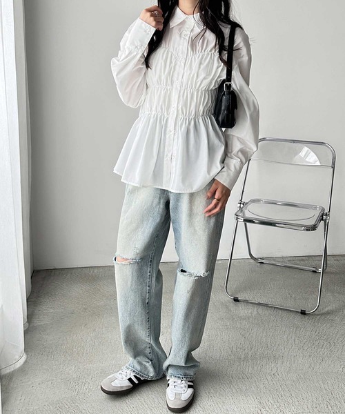 GeeRA(ジーラ)の「ビスチェ見えペプラム裾シャーリングシャツ(シャツ/ブラウス・レディース・オフホワイト/ブルー/ブラック・MEDIUM/LARGE)」の6枚目の写真