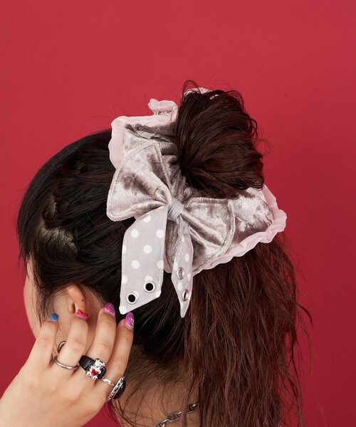 CIAOPANIC(チャオパニック)の「【Me+Me/ミープラスミー】ベロアドットリボンシュシュ(その他小物・レディース・カーキ/グレー・ONE SIZE)」の3枚目の写真