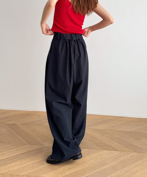 CANAL JEAN（キャナルジーン）の「ハイウエストツータックバギースラックス（スラックス・レディース・ネイビー×ホワイト・マルチサイズ）」の3枚目の写真