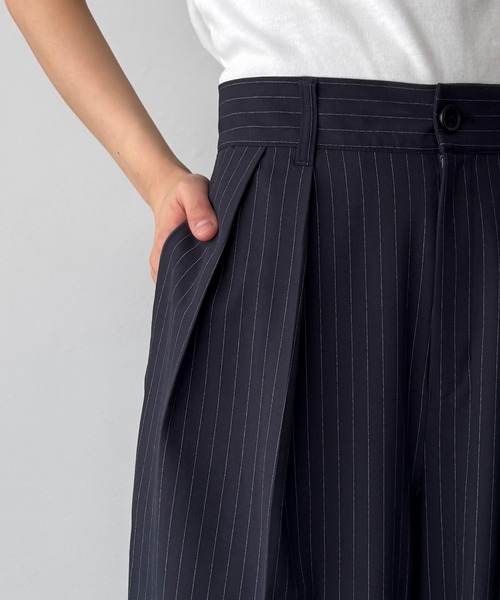 CANAL JEAN（キャナルジーン）の「ハイウエストツータックバギースラックス（スラックス・レディース・ネイビー×ホワイト・マルチサイズ）」の13枚目の写真