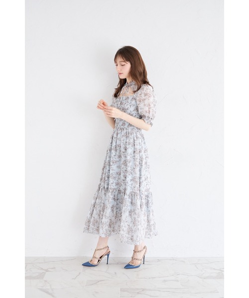 tocco closet（トッコ　クローゼット）の「リボン付きオープンデコルテシャーリングフラワートワルドジュイプリントワンピース（ワンピース・レディース・ブルー/オフホワイト・M）」の14枚目の写真