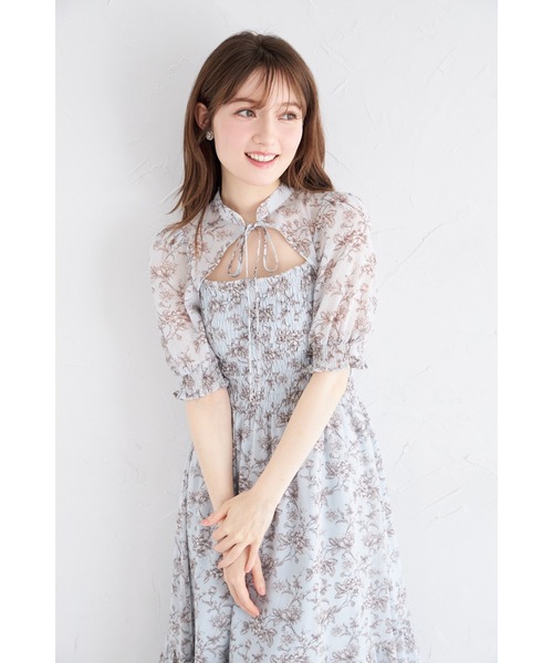 tocco closet（トッコ　クローゼット）の「リボン付きオープンデコルテシャーリングフラワートワルドジュイプリントワンピース（ワンピース・レディース・ブルー/オフホワイト・M）」の16枚目の写真