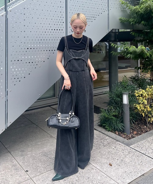美品♡AMERI KARAMI RELAX ROMPERS カーキ ヴィンテージ DENIM LIKE VOLUME CAMI ROMPERS（つなぎ/オールインワン