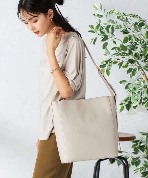 a.v.v（アーヴェヴェ）の「ワンハンドルA4トート（トートバッグ・レディース・ブラック/グレー系その他・38）」の4枚目の写真