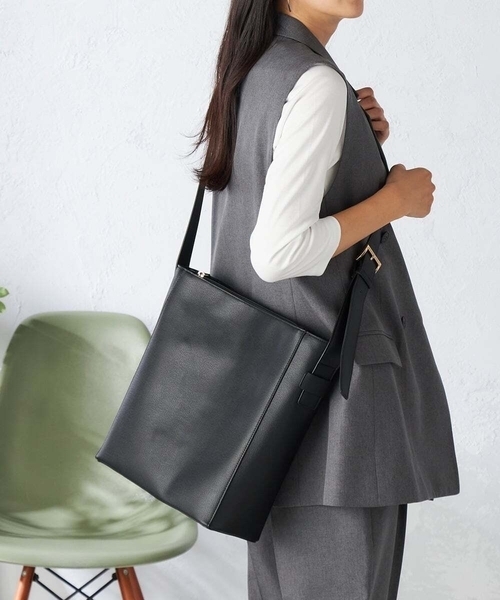 a.v.v（アーヴェヴェ）の「ワンハンドルA4トート（トートバッグ・レディース・ブラック/グレー系その他・38）」の9枚目の写真