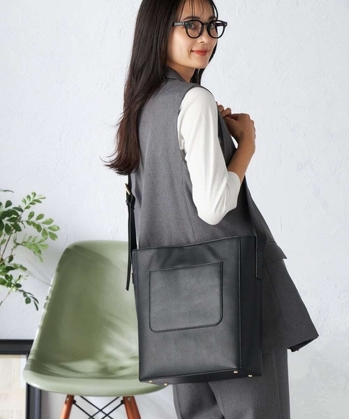 a.v.v（アーヴェヴェ）の「ワンハンドルA4トート（トートバッグ・レディース・ブラック/グレー系その他・38）」の11枚目の写真