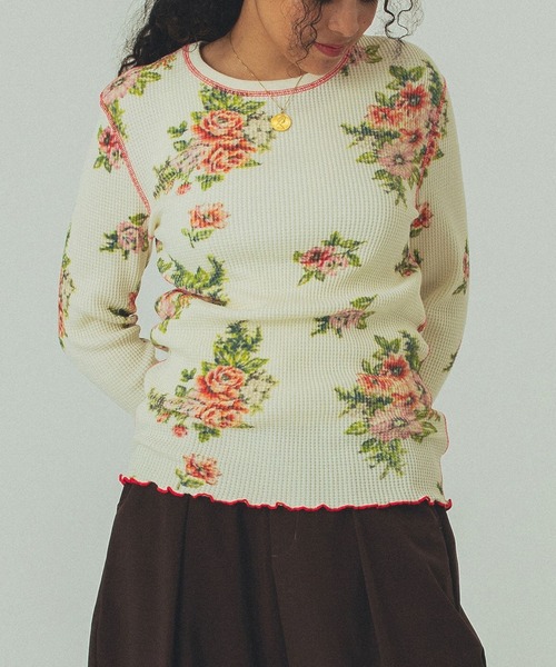 ROSE BUD（ローズバッド）の「(mag.by c)FLOWER PRINT WAFFLE TOP（Tシャツ/カットソー・レディース・オフホワイト/グレー・ONE SIZE）」の2枚目の写真