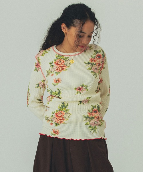 ROSE BUD（ローズバッド）の「(mag.by c)FLOWER PRINT WAFFLE TOP（Tシャツ/カットソー・レディース・オフホワイト/グレー・ONE SIZE）」の3枚目の写真