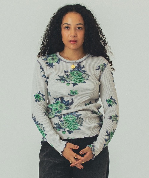 ROSE BUD（ローズバッド）の「(mag.by c)FLOWER PRINT WAFFLE TOP（Tシャツ/カットソー・レディース・オフホワイト/グレー・ONE SIZE）」の7枚目の写真