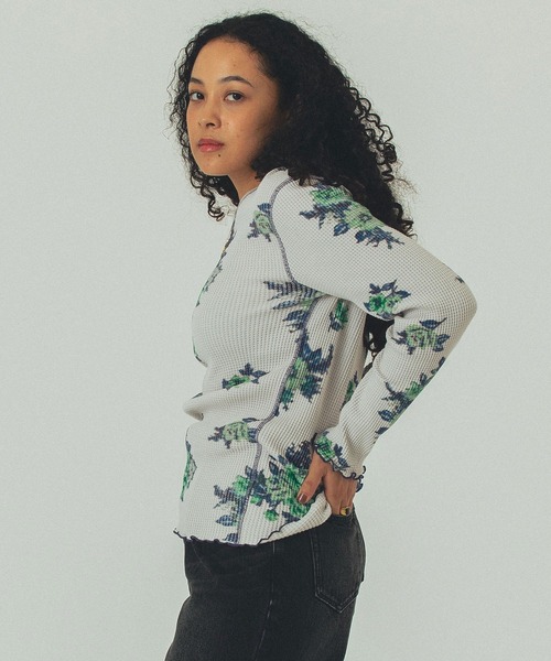 ROSE BUD（ローズバッド）の「(mag.by c)FLOWER PRINT WAFFLE TOP（Tシャツ/カットソー・レディース・オフホワイト/グレー・ONE SIZE）」の8枚目の写真