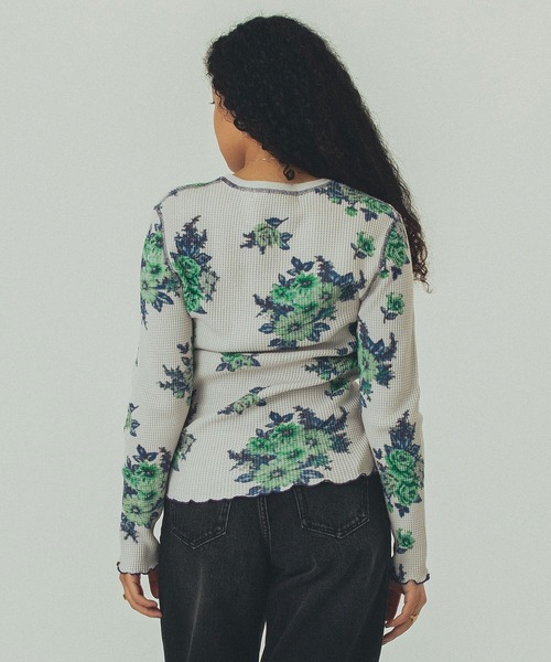 ROSE BUD（ローズバッド）の「(mag.by c)FLOWER PRINT WAFFLE TOP（Tシャツ/カットソー・レディース・オフホワイト/グレー・ONE SIZE）」の9枚目の写真
