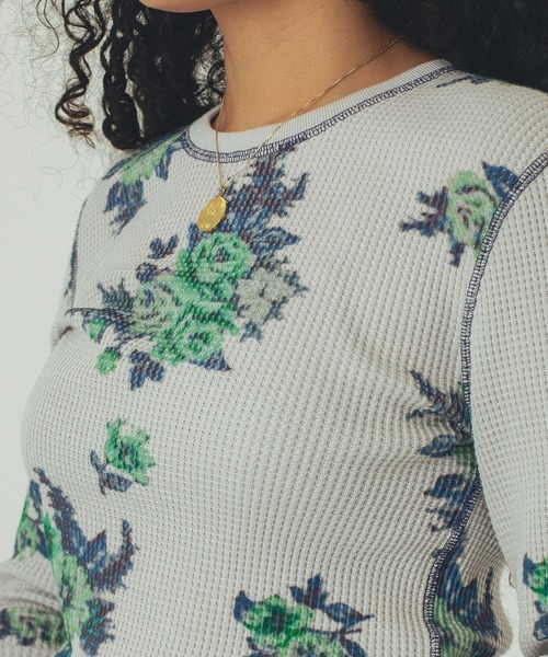 ROSE BUD（ローズバッド）の「(mag.by c)FLOWER PRINT WAFFLE TOP（Tシャツ/カットソー・レディース・オフホワイト/グレー・ONE SIZE）」の10枚目の写真